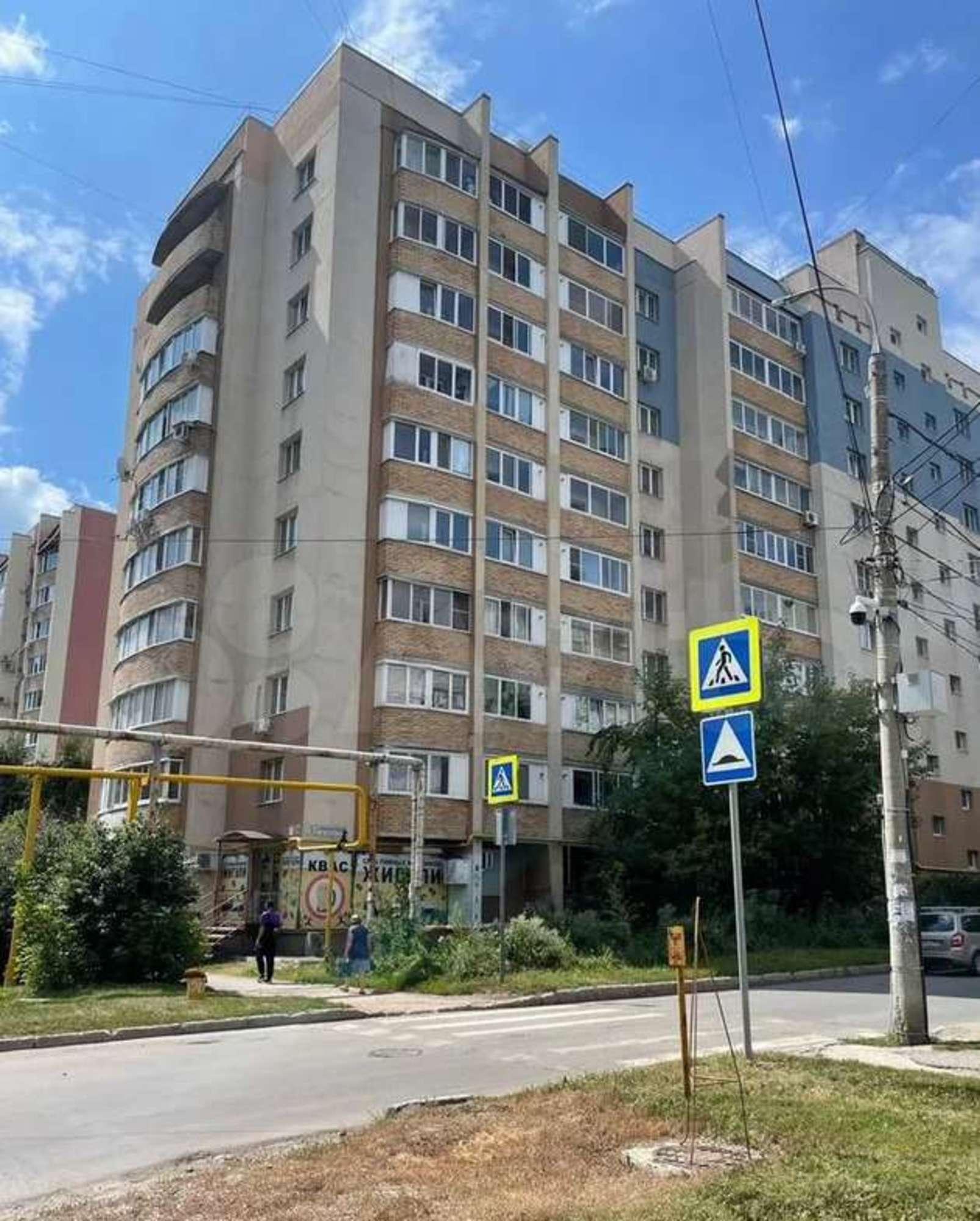 Сдать торговое помещение за 75 000 рублей на Парижской Коммуны улица, 26