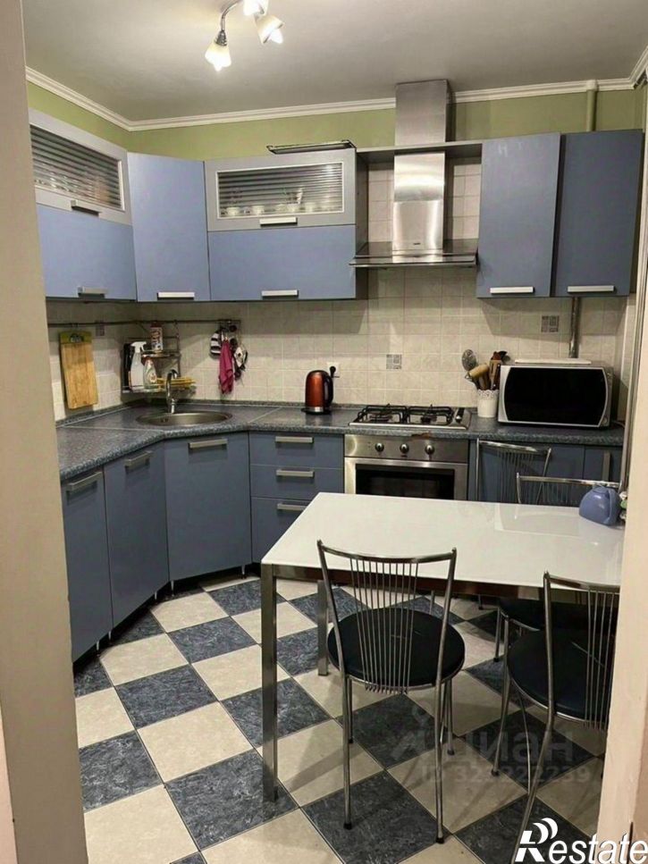 3-комн квартира улица Силина, 14,  д. 14