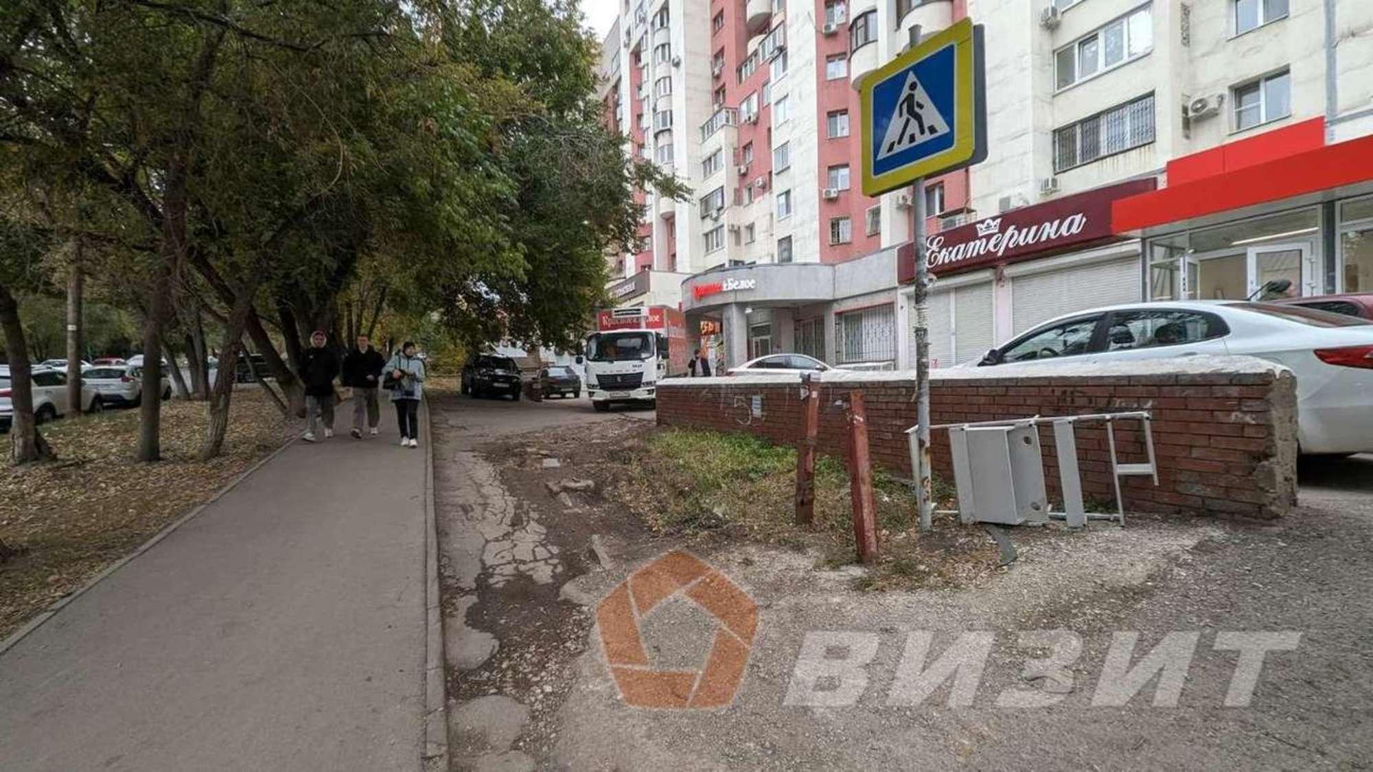 Купить торговое помещение за 25 000 000 рублей на Дыбенко улица, 120