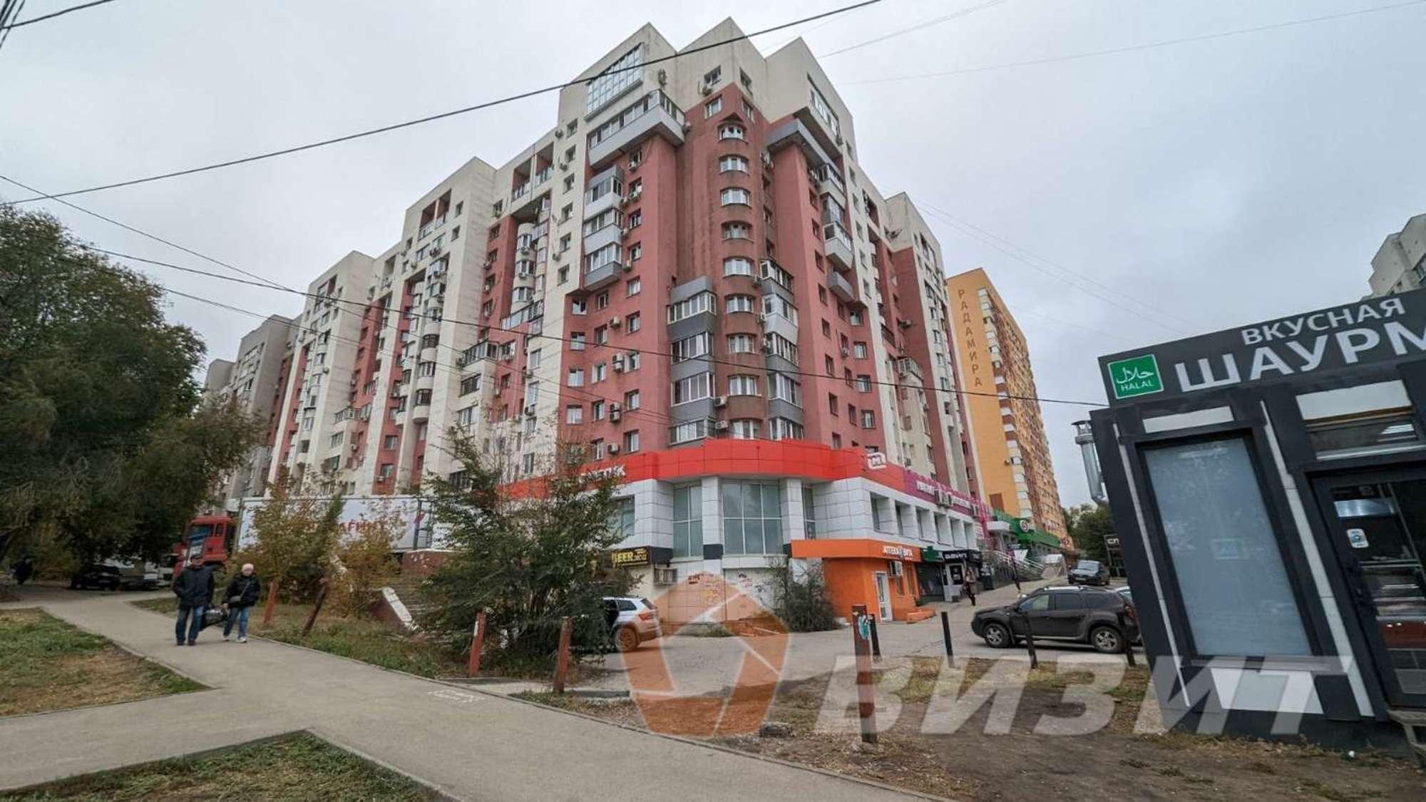 Купить торговое помещение за 25 000 000 рублей на Дыбенко улица, 120
