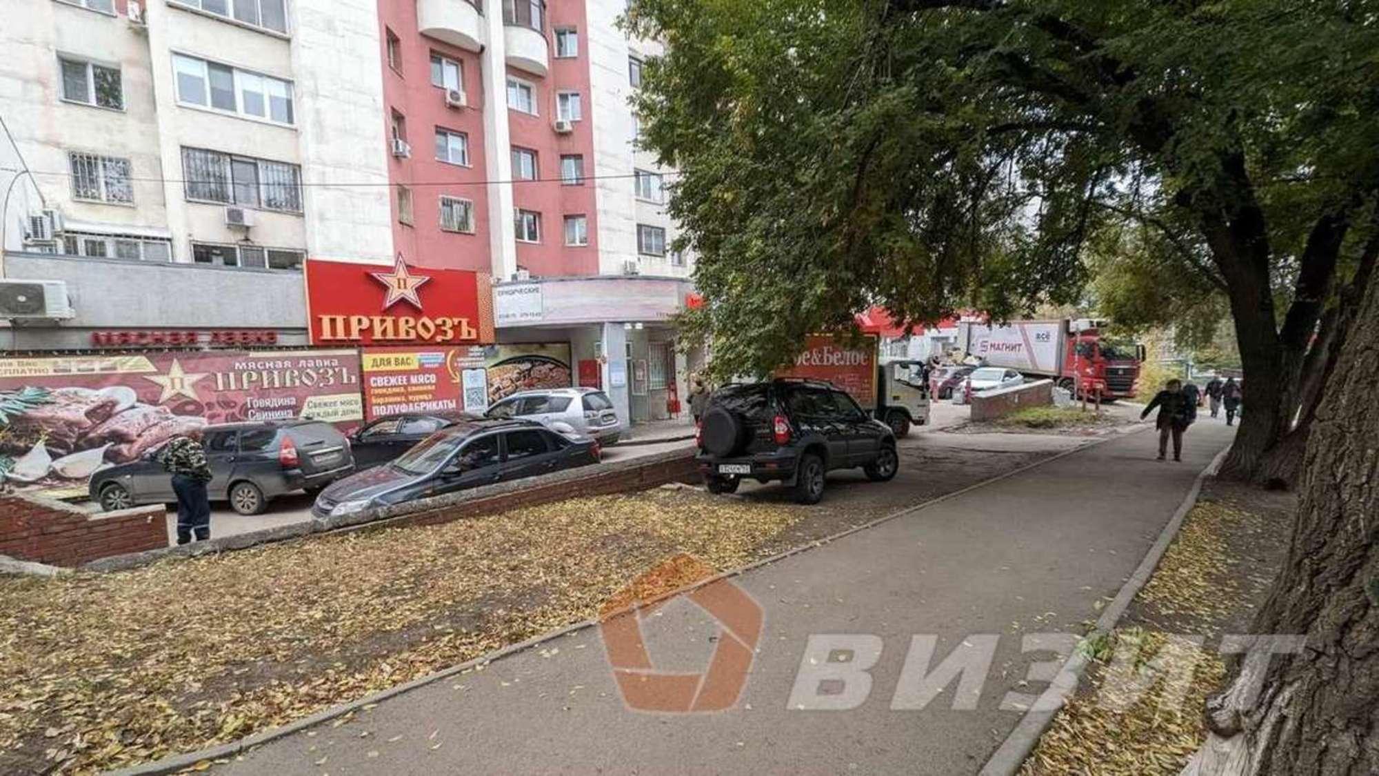 Купить торговое помещение за 25 000 000 рублей на Дыбенко улица, 120