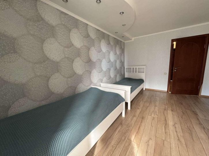 3-комн квартира Парижской Коммуны улица, 19а