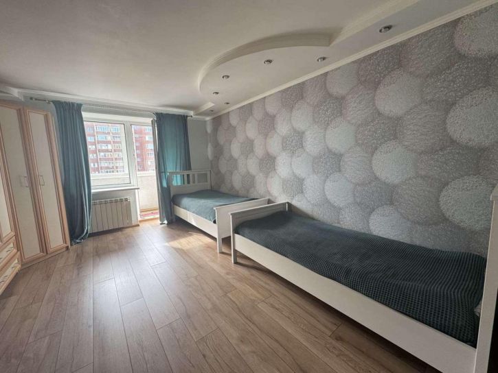 3-комн квартира Парижской Коммуны улица, 19а