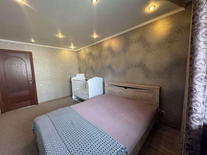 3-комн квартира Парижской Коммуны улица, 19а