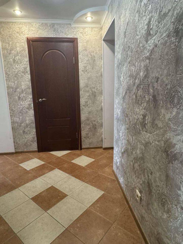 3-комн квартира Парижской Коммуны улица, 19а