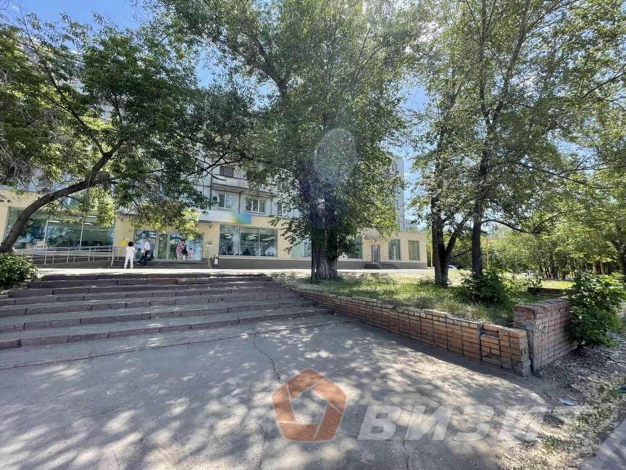 Сдать торговое помещение за 141 000 рублей на Пугачевский тракт, 61