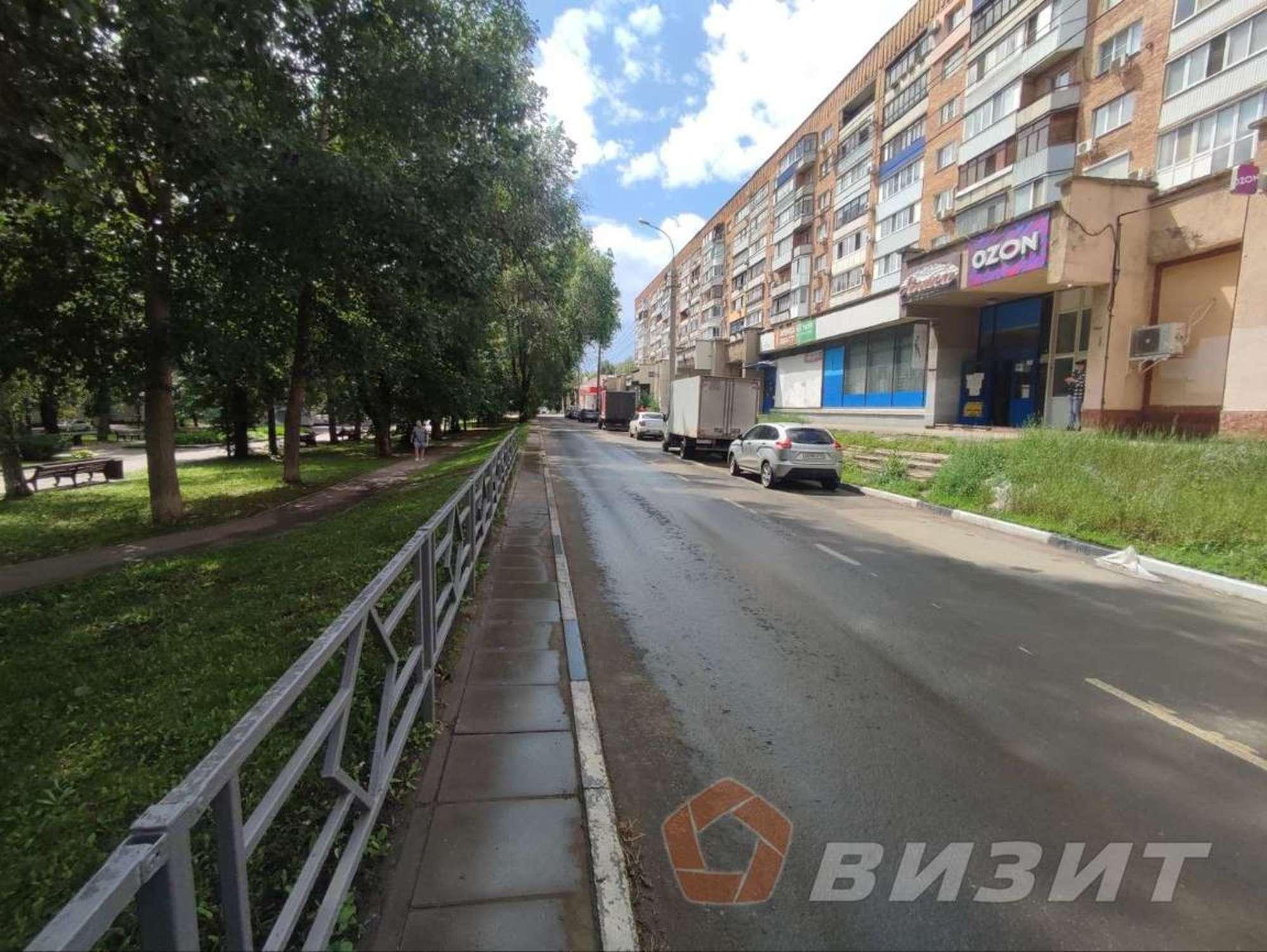 Сдать торговое помещение за 75 000 рублей на Юных Пионеров проспект, 142