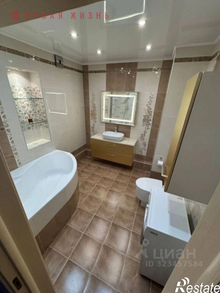 2-комн квартира Революционная улица, 4,  д. 4