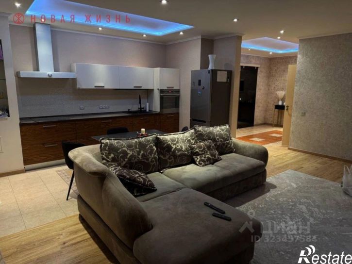 2-комн квартира Революционная улица, 4,  д. 4