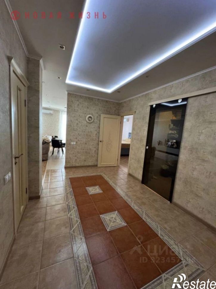 2-комн квартира Революционная улица, 4,  д. 4