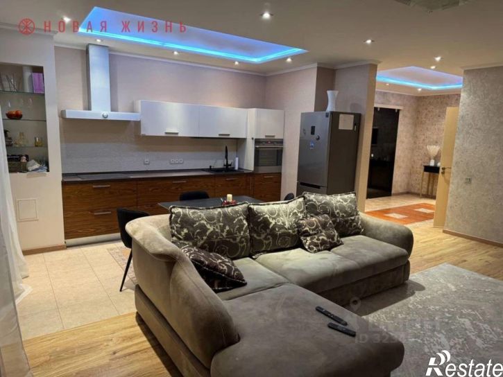 2-комн квартира Революционная улица, 4,  д. 4