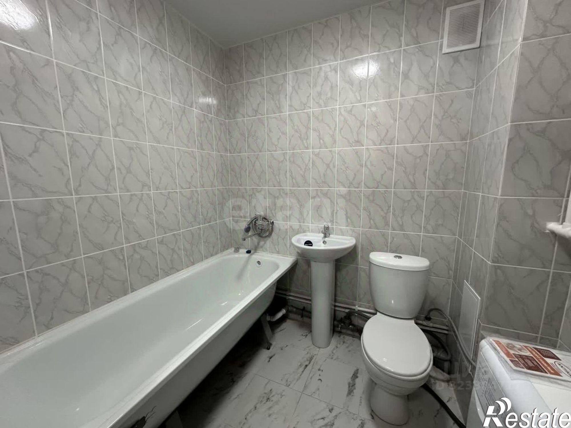 Купить квартиру за 4 100 000 рублей на 1-й кв-л, 74