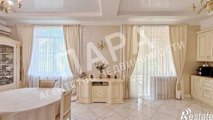 2-комн квартира 7-я линия, 100В,  д. 100В