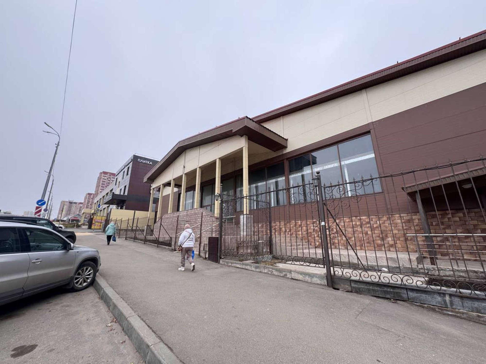 Сдать торговое помещение за 300 000 рублей на Дыбенко улица, 104