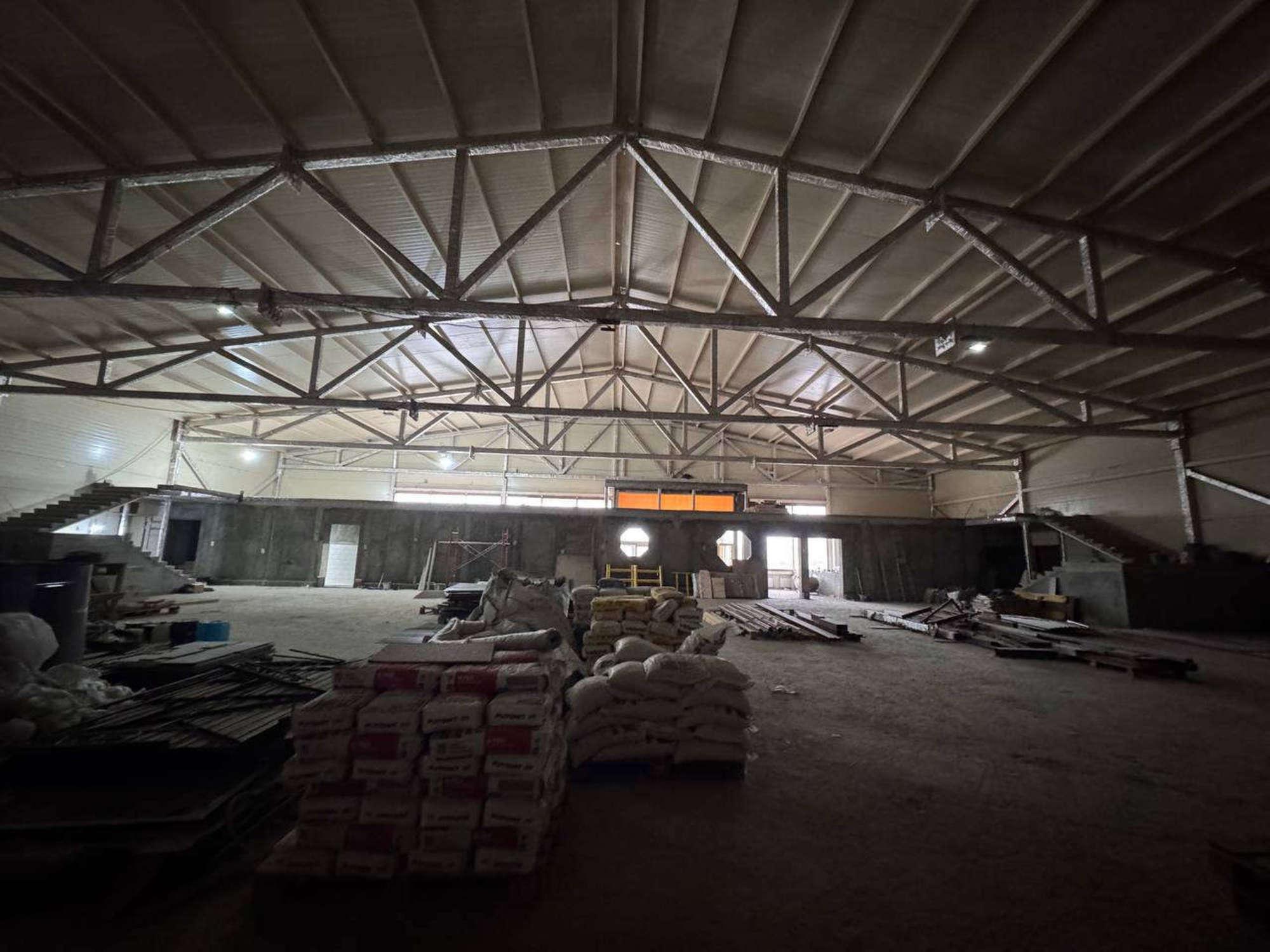 Сдать торговое помещение за 300 000 рублей на Дыбенко улица, 104