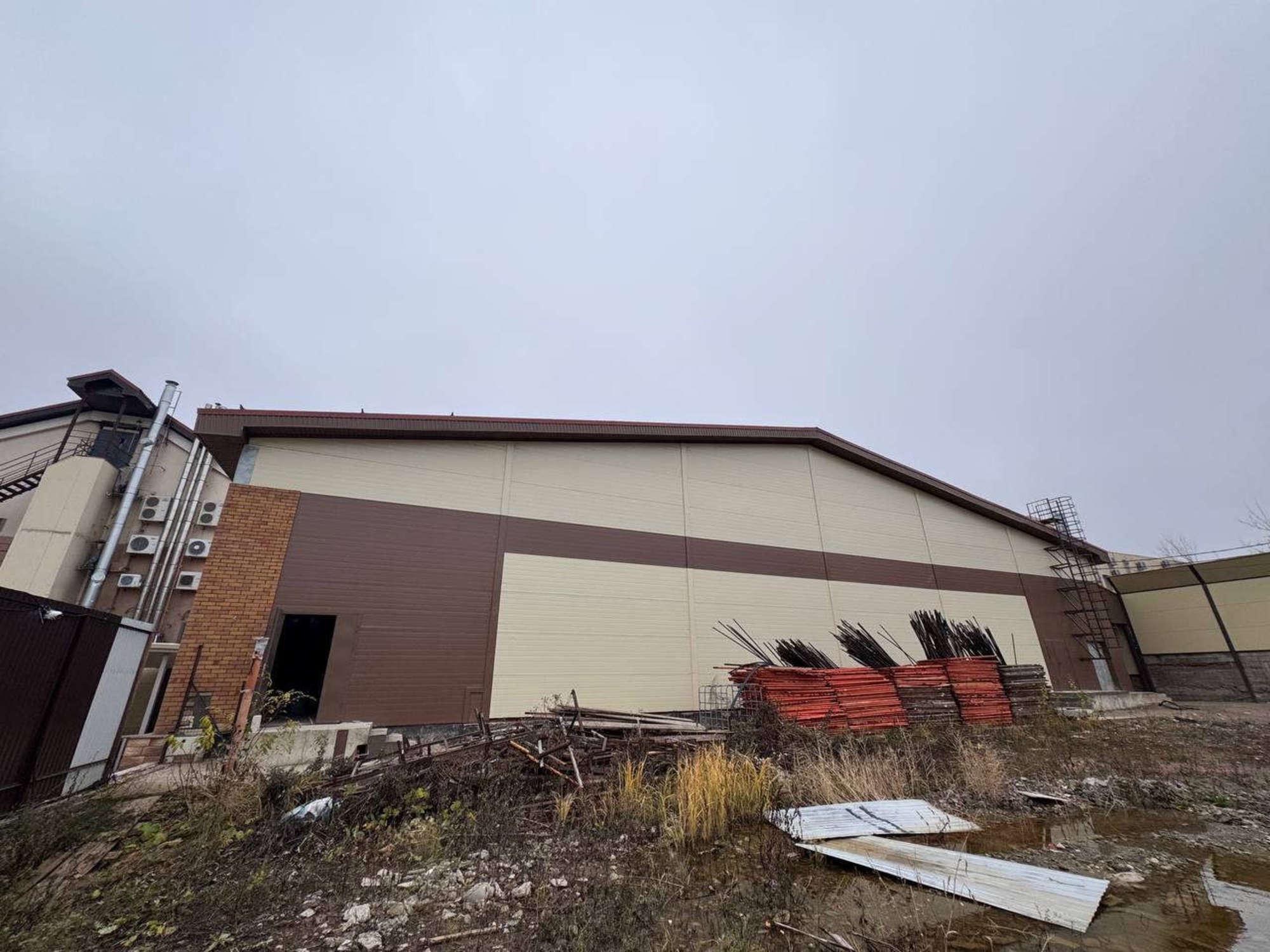 Сдать торговое помещение за 300 000 рублей на Дыбенко улица, 104