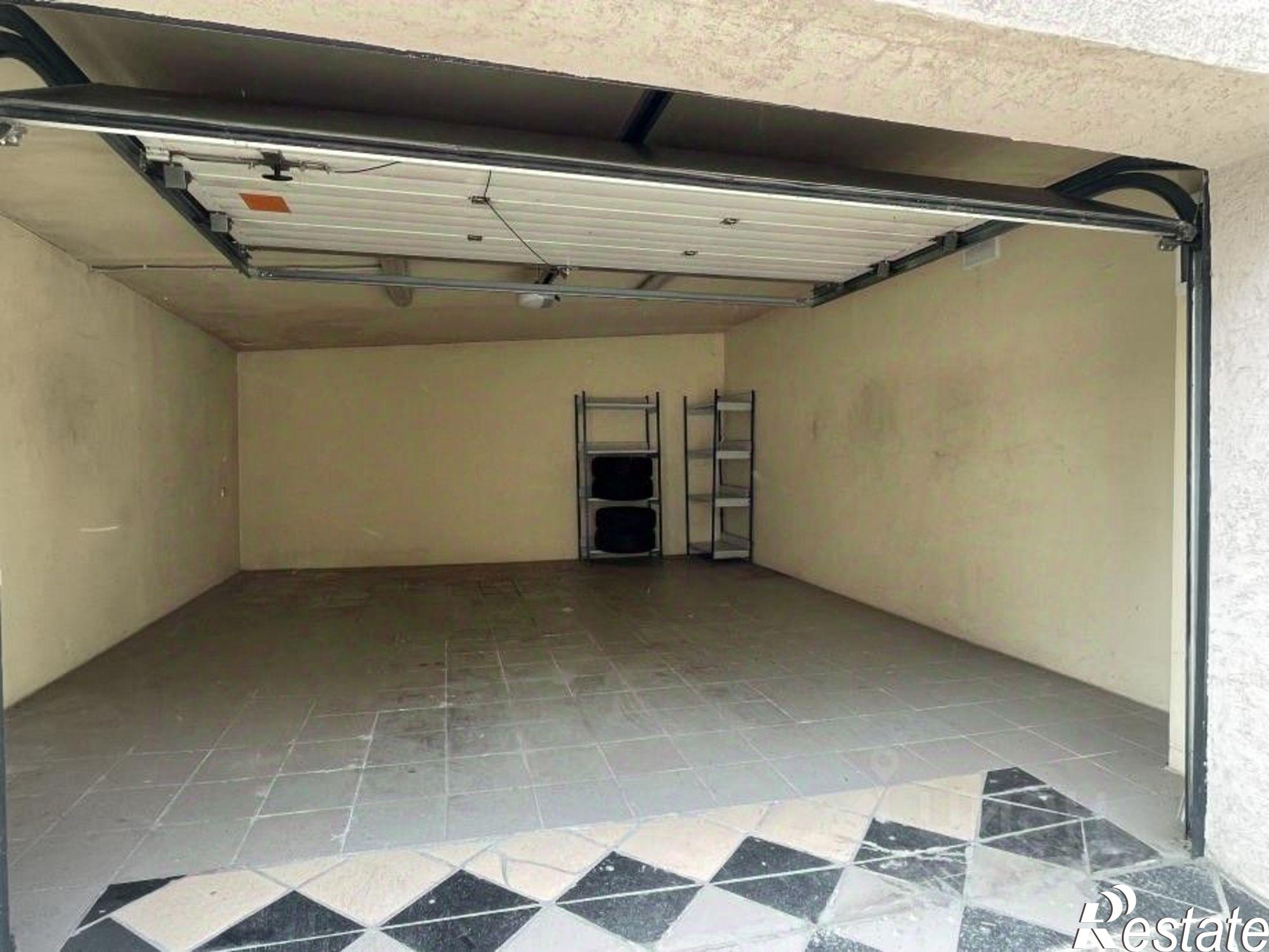 Купить гараж, место в паркинге за 2 800 020 рублей на ул Ярмарочная, 27