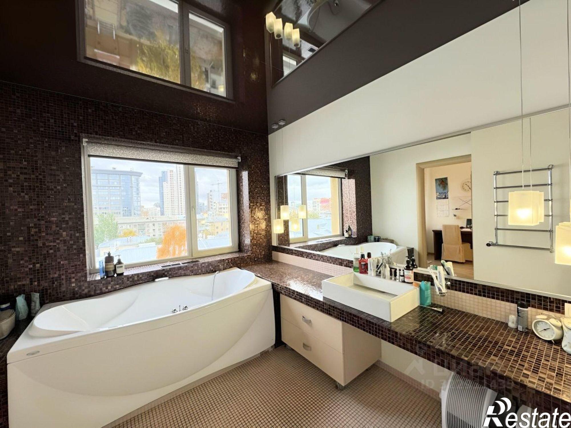 Купить квартиру за 31 020 000 рублей на ул Молодогвардейская, 172