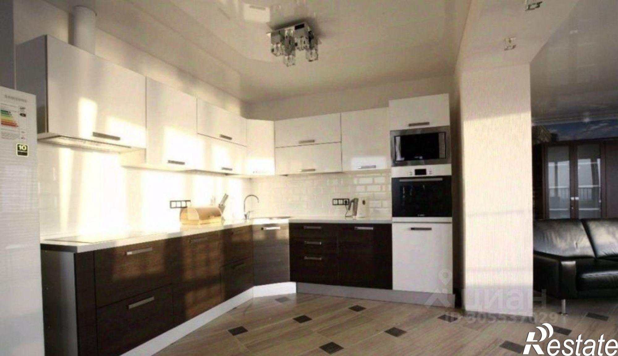 Сдать квартиру за 250 000 рублей на Молодогвардейская улица, 139