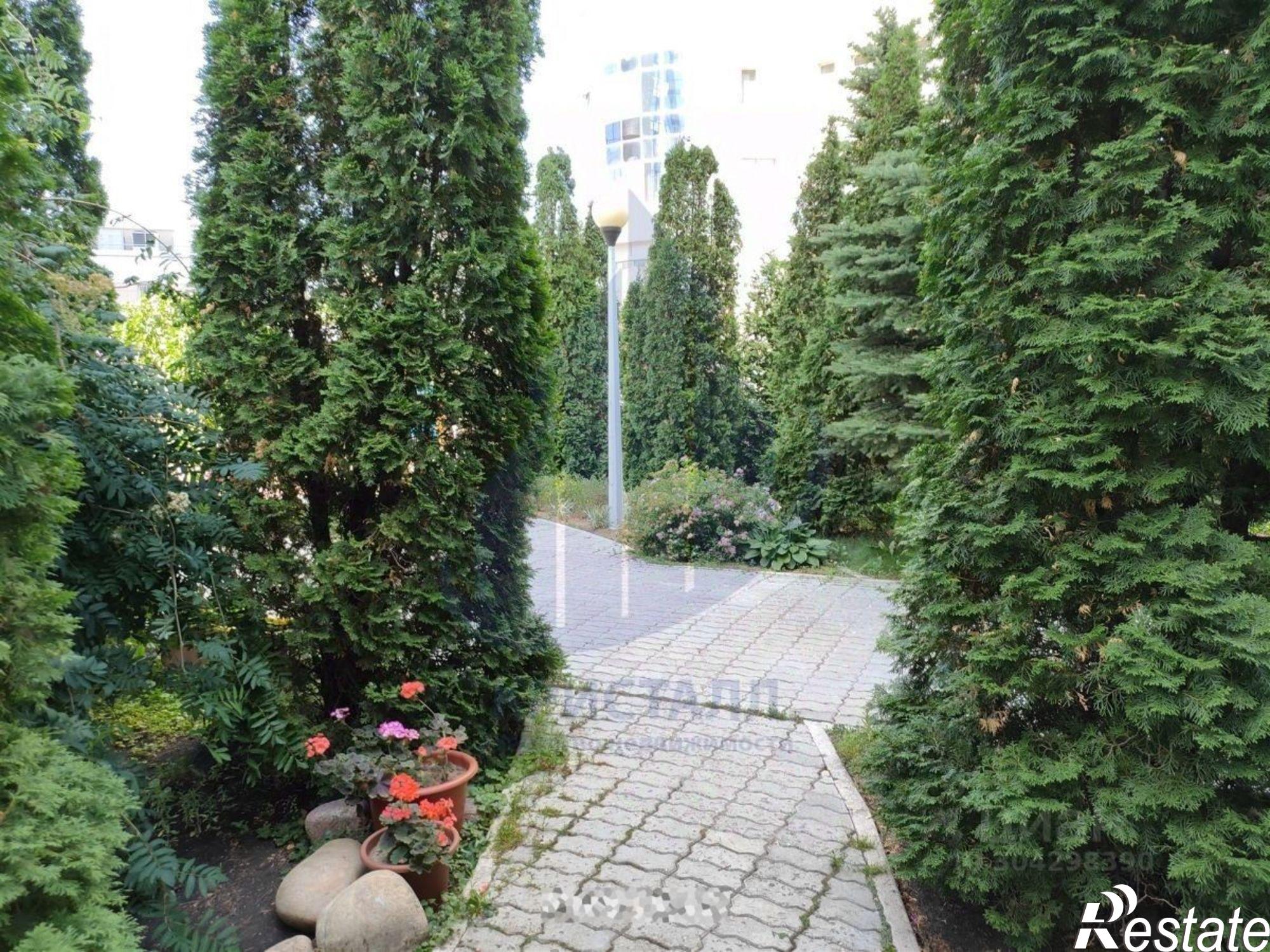 Купить квартиру за 48 000 000 рублей на Лесная улица, 33