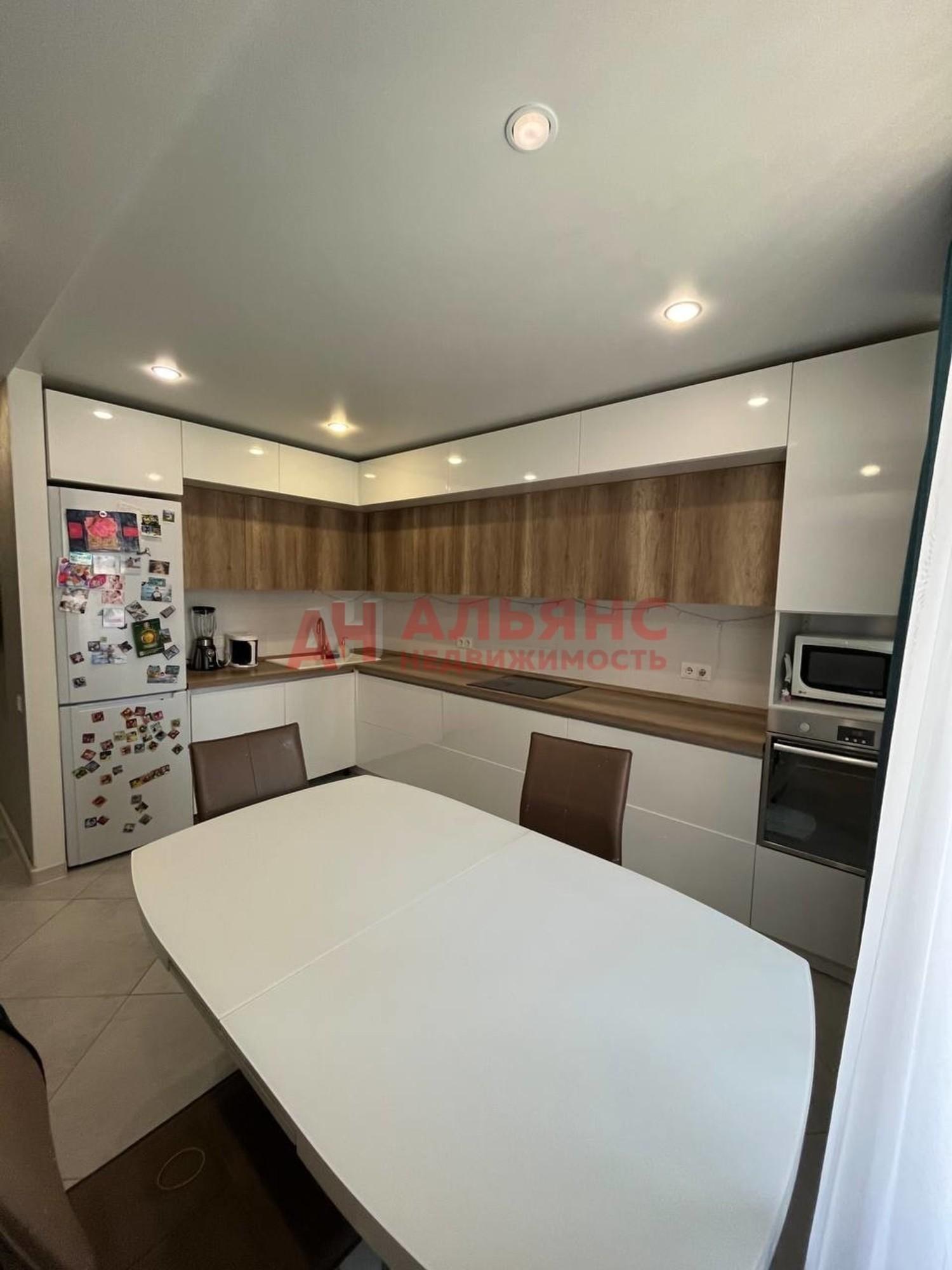 Купить квартиру за 9 999 000 рублей на Николая Баженова улица, 7