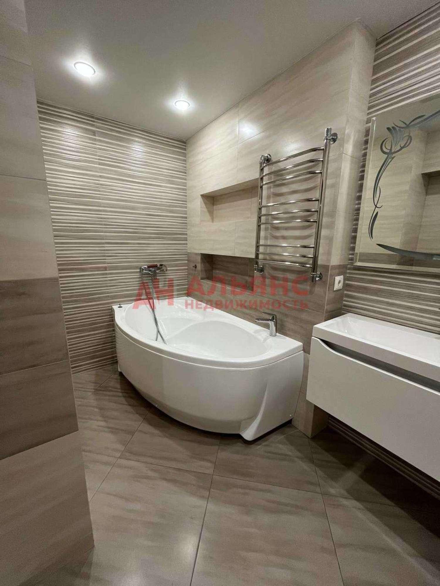 Купить квартиру за 9 999 000 рублей на Николая Баженова улица, 7