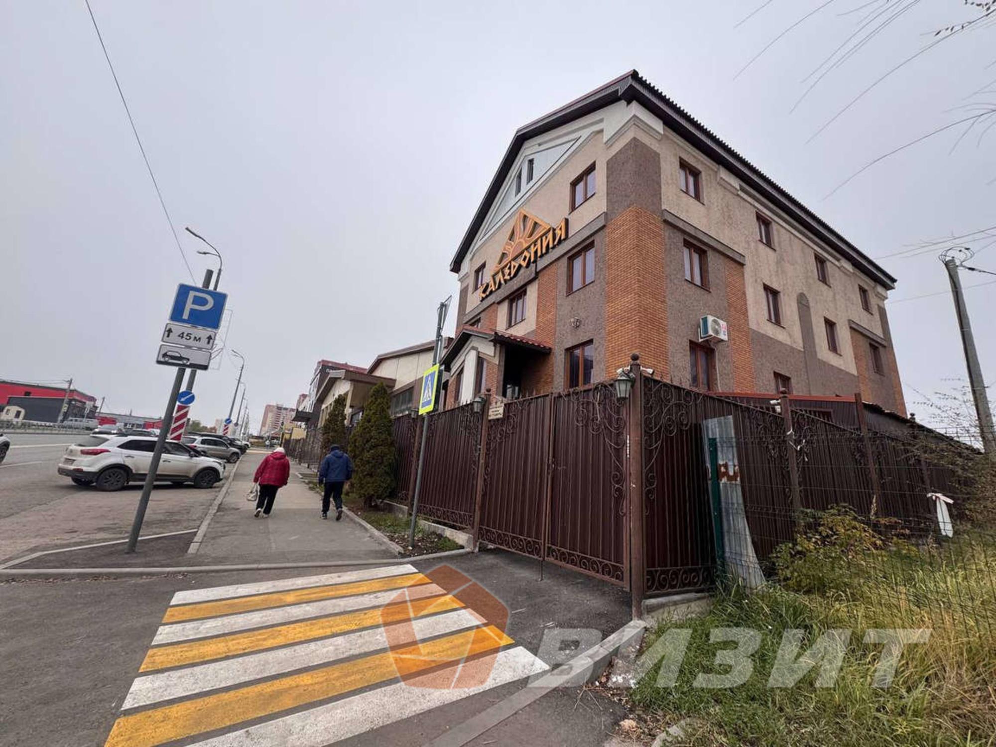 Купить торговое помещение за 120 000 000 рублей на Дыбенко улица, 104
