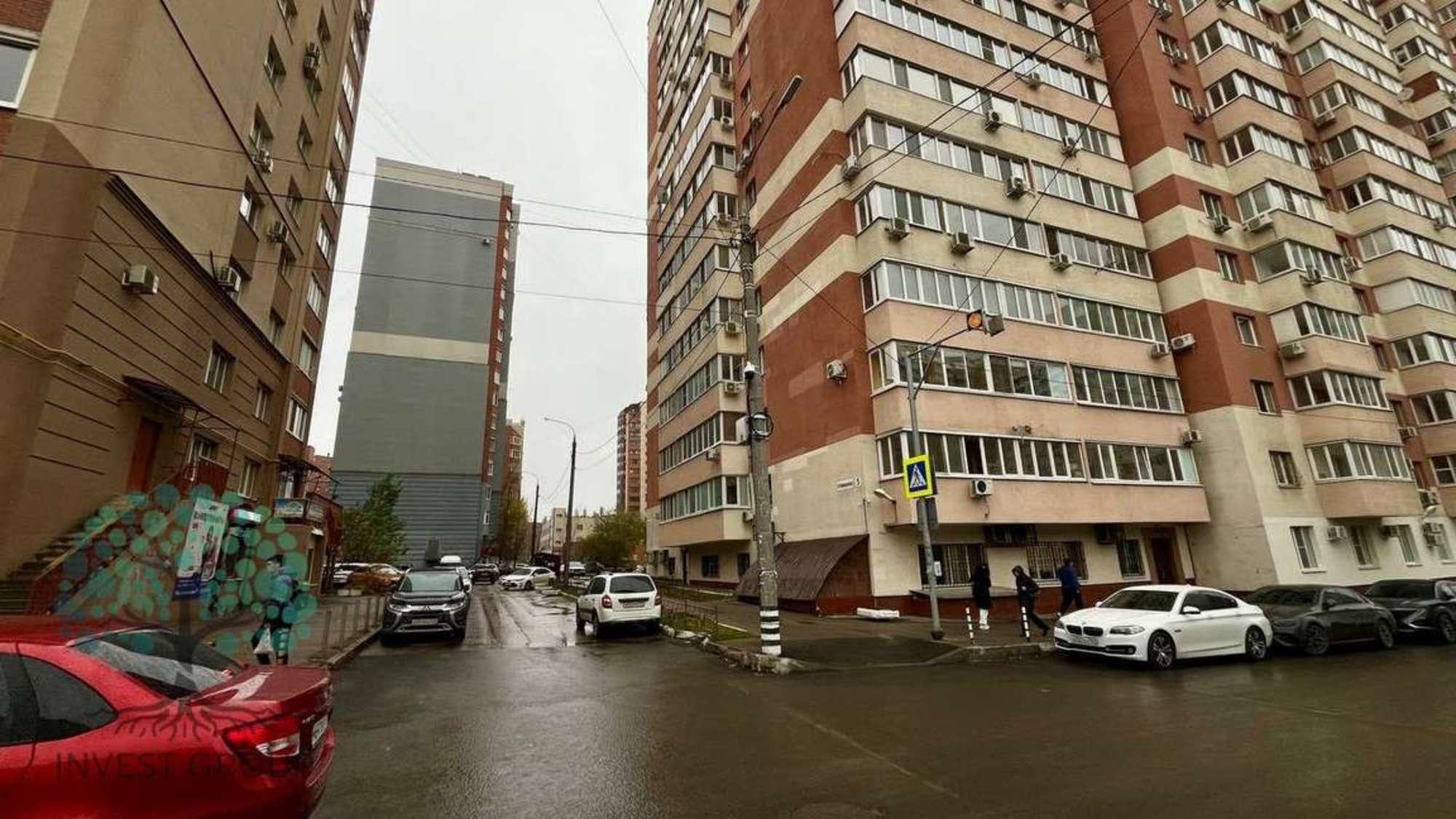 Сдать торговое помещение за 60 000 рублей на Революционная улица, 5