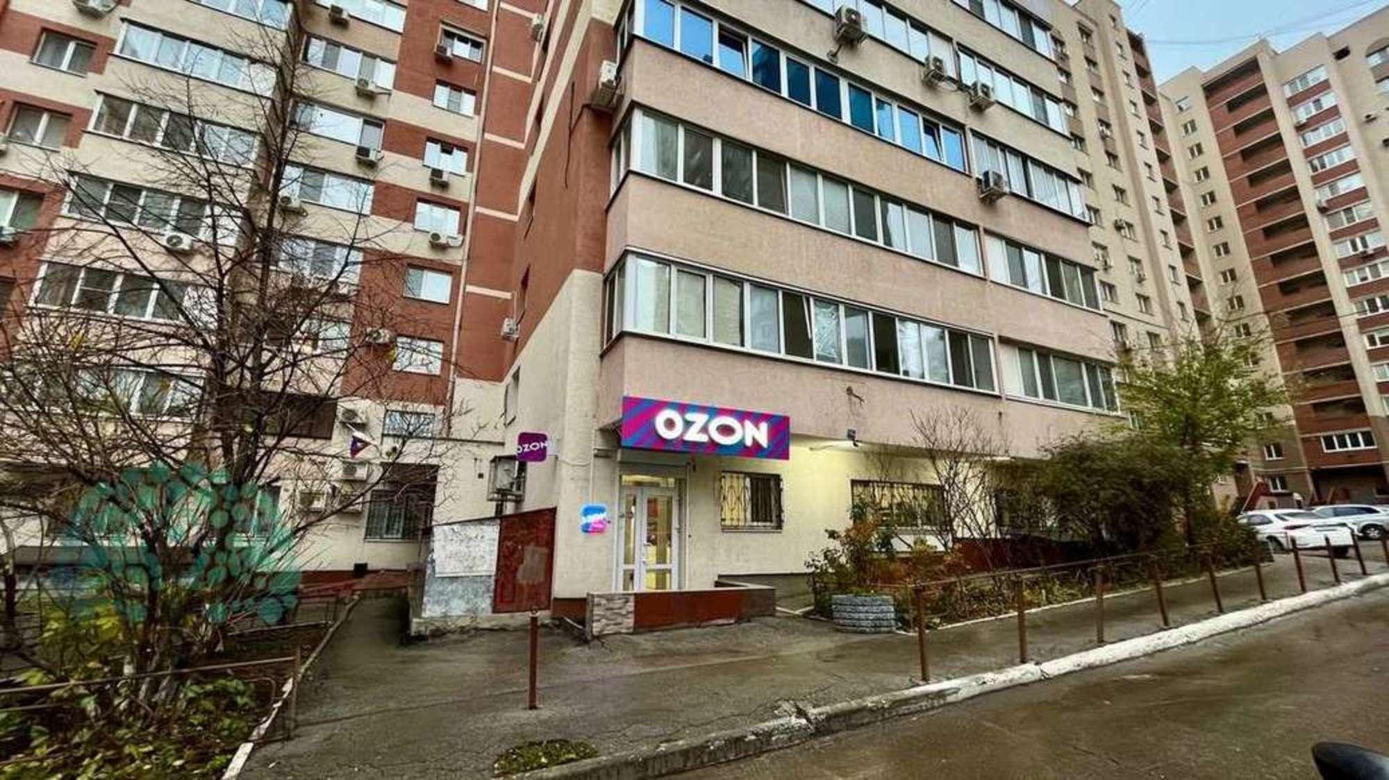 Сдать торговое помещение за 60 000 рублей на Революционная улица, 5