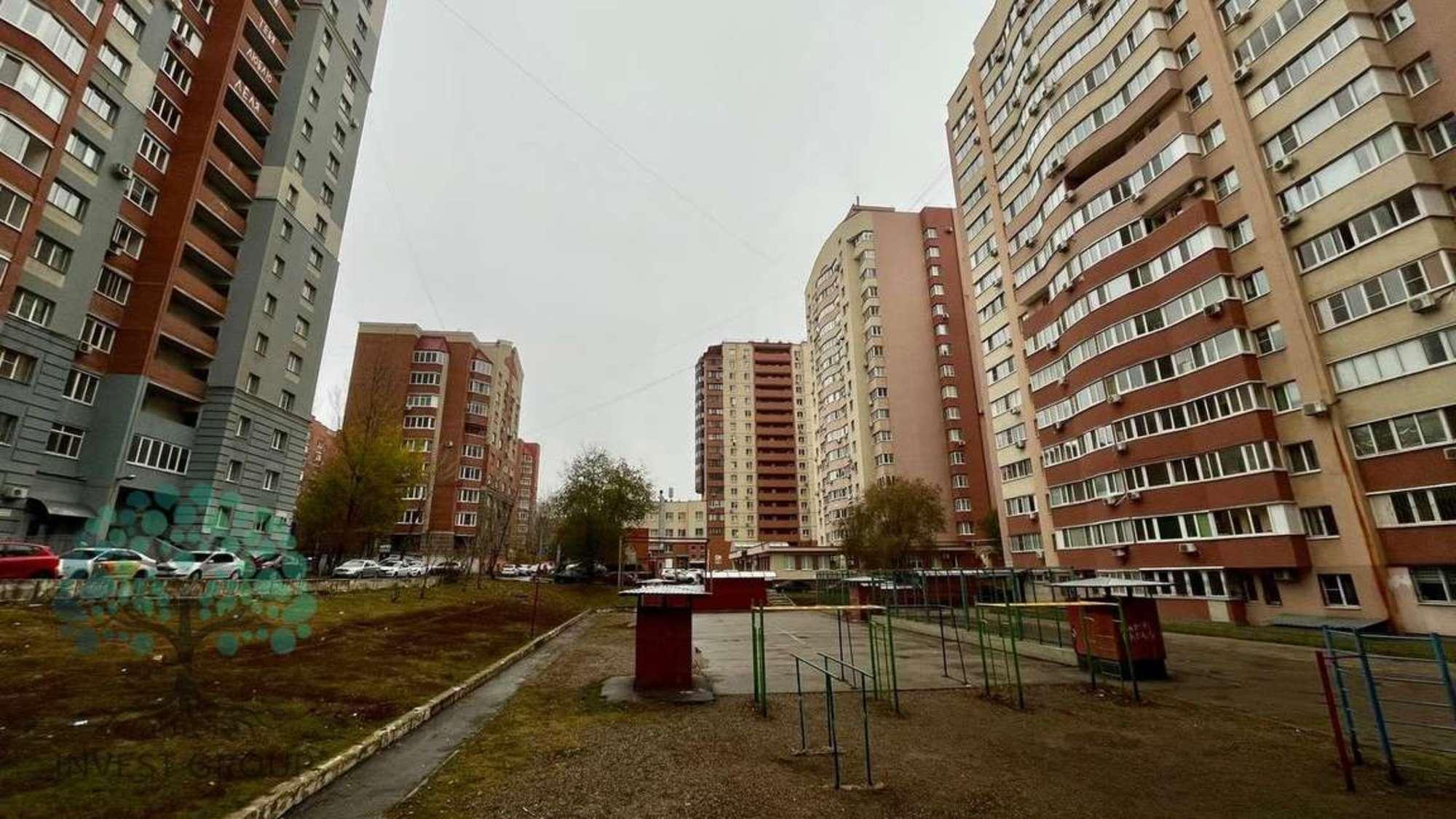 Сдать торговое помещение за 60 000 рублей на Революционная улица, 5