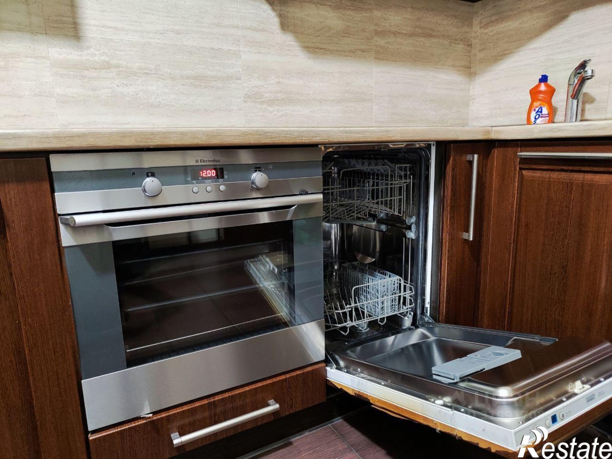 Купить квартиру за 13 900 000 рублей на ул Ялтинская, 32