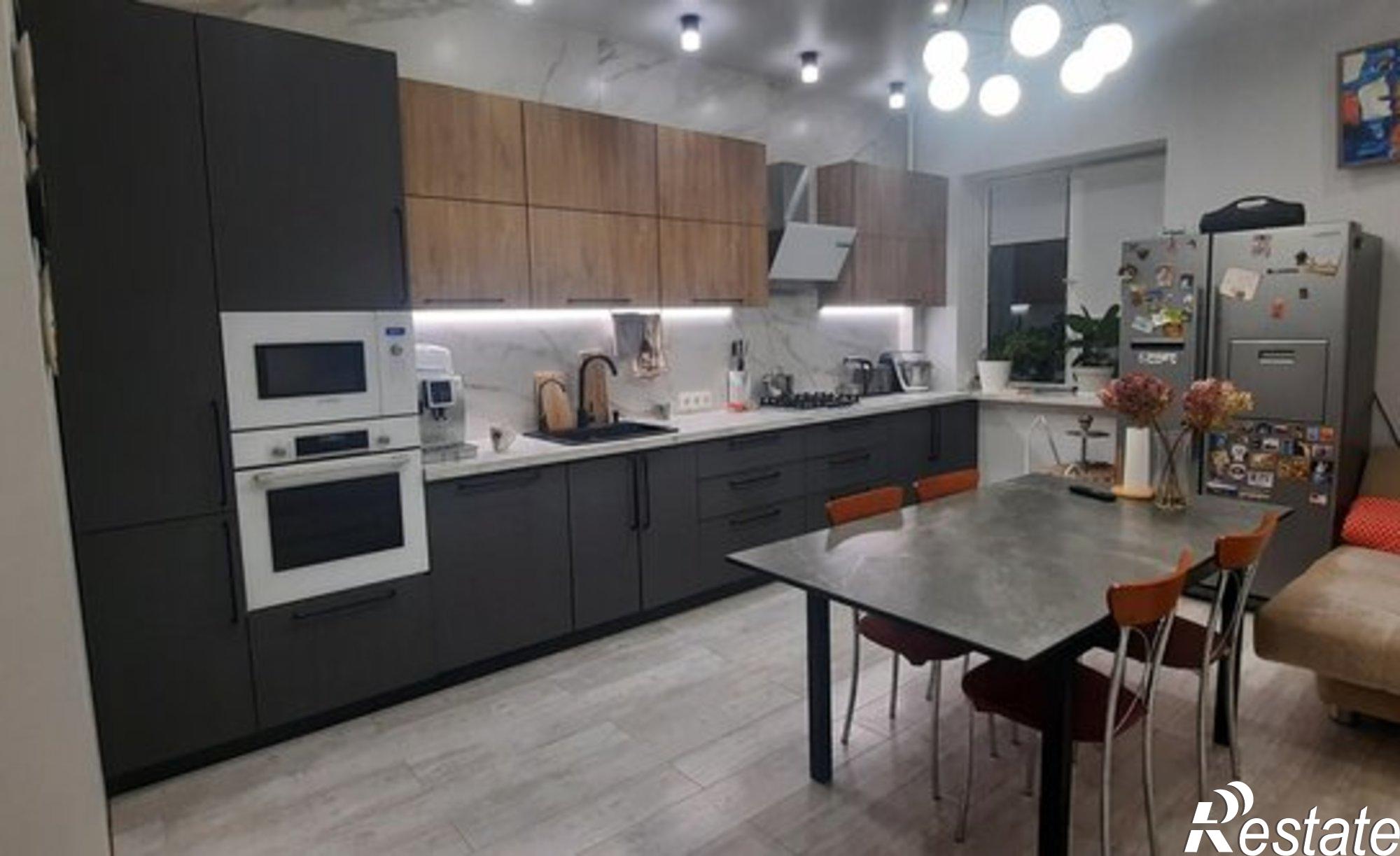 Купить квартиру за 26 000 000 рублей на Ленинская улица, 240