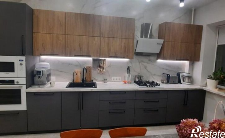 4-комн квартира Ленинская улица, 240,  д. 240