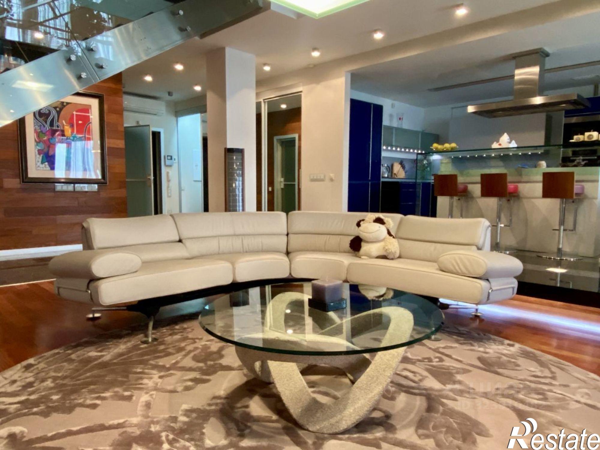 Купить квартиру за 97 000 000 рублей на ул Венцека, 1