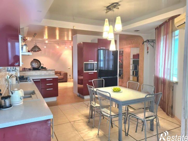 5-комн квартира улица Алексея Толстого, 72,  д. 72