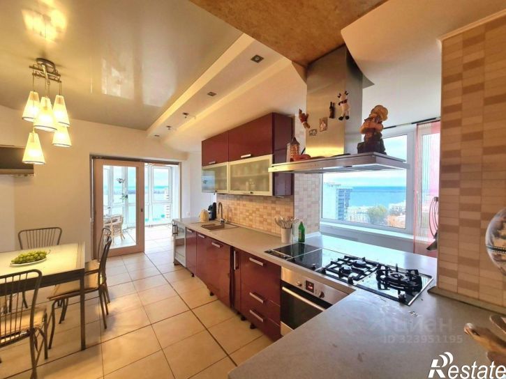 5-комн квартира улица Алексея Толстого, 72,  д. 72