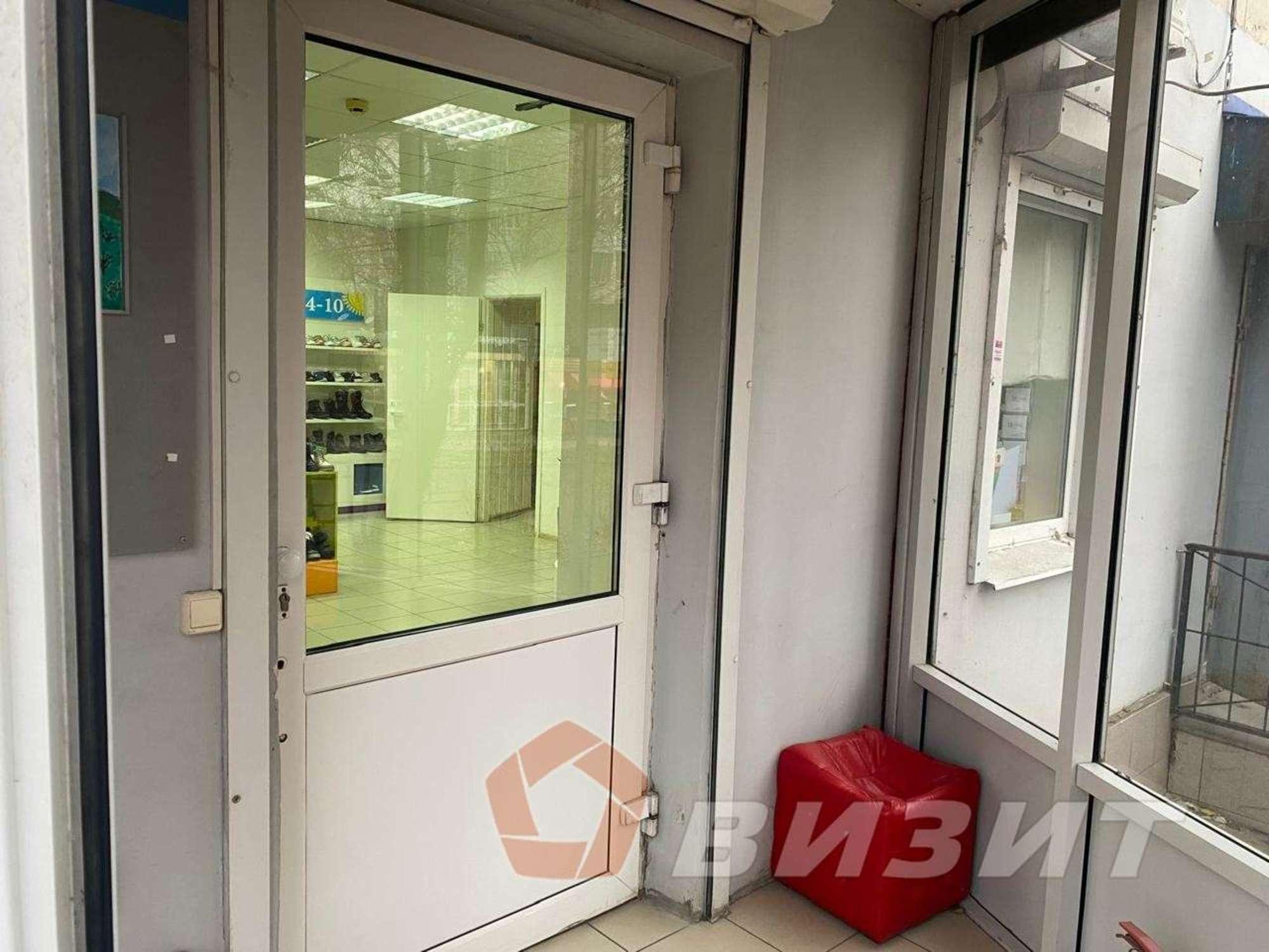 Сдать торговое помещение за 90 000 рублей на Ленина проспект, 2А