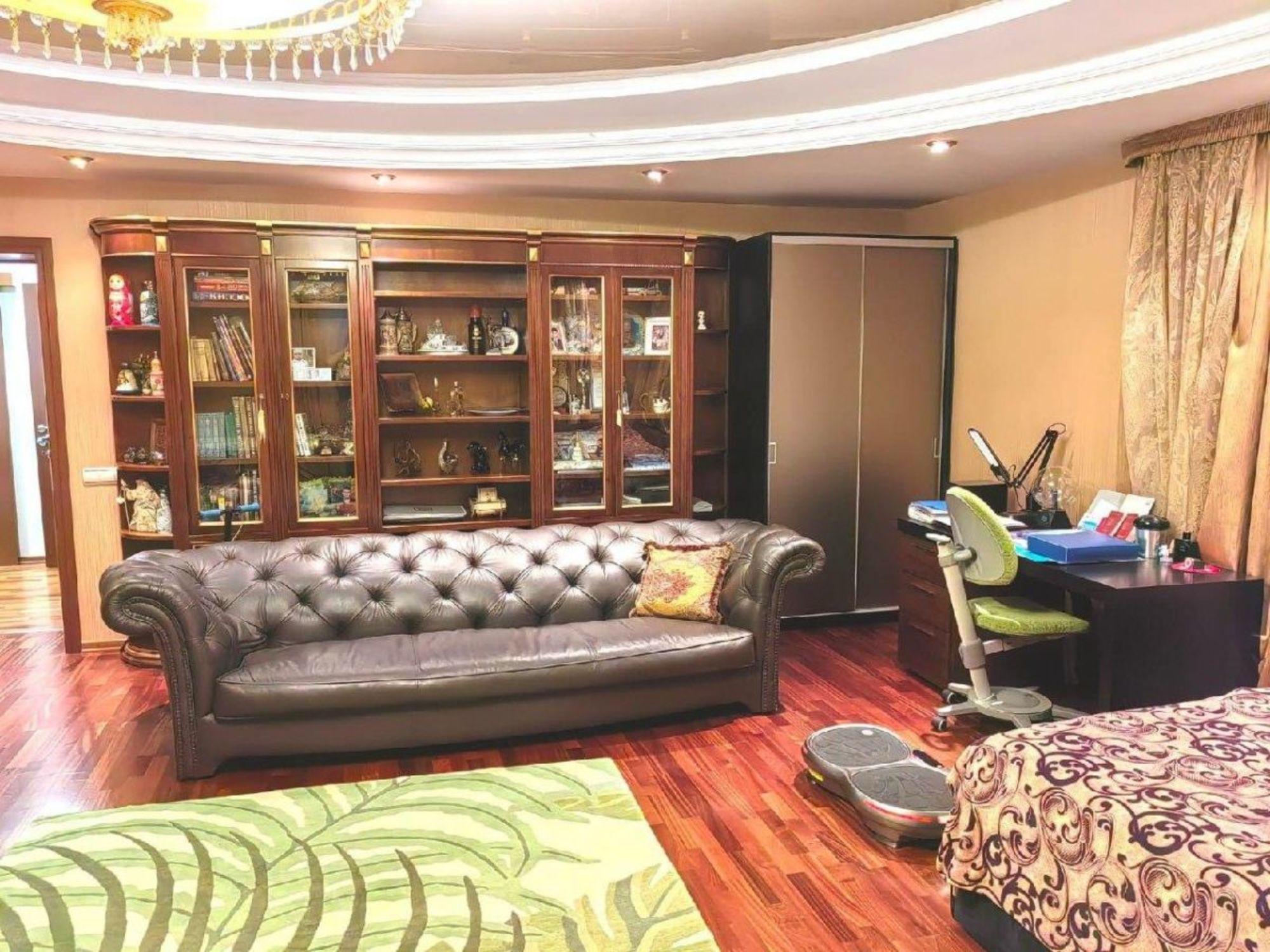 Купить квартиру за 18 500 000 рублей на Шверника улица, 19А