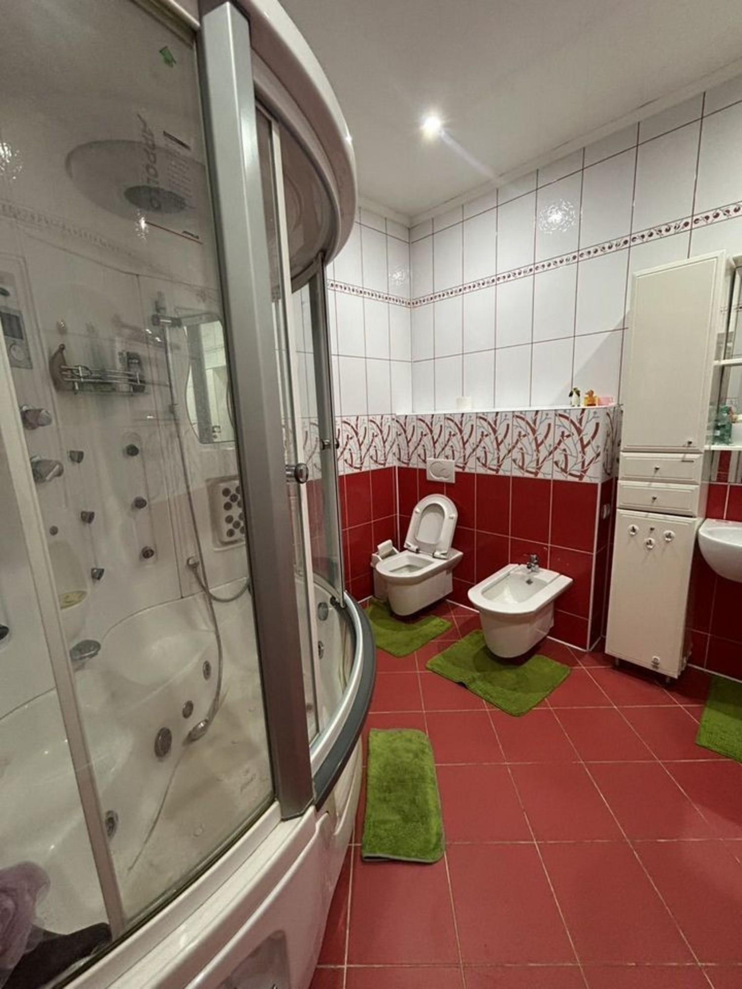 Сдать дачу, дом, коттедж за 150 000 рублей на Шахтинская улица, 39