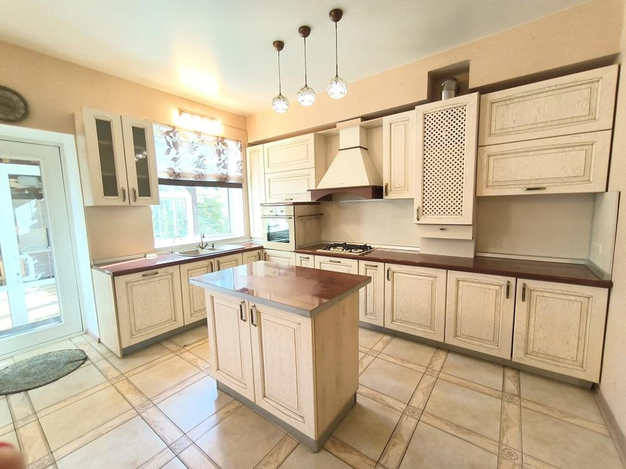 Купить дачу, дом, коттедж за 16 950 000 рублей на Средне-Садовая улица, 45Ж