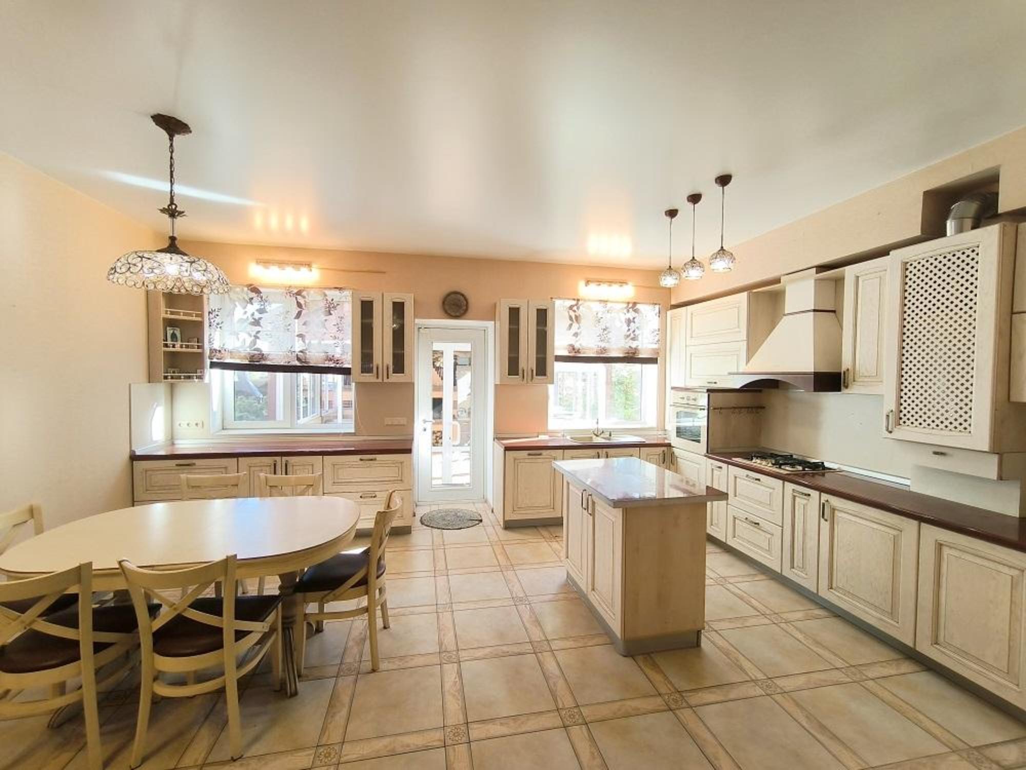 Купить дачу, дом, коттедж за 16 950 000 рублей на Средне-Садовая улица, 45Ж