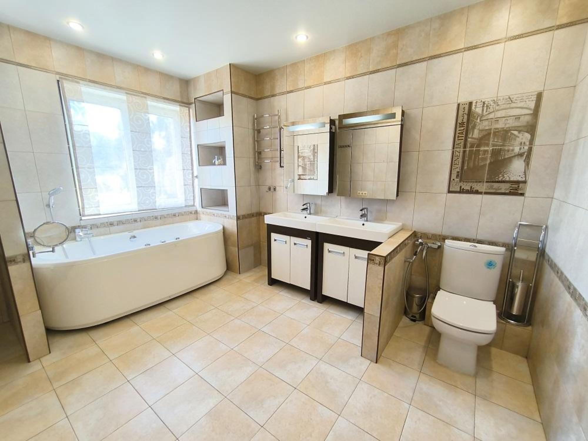 Купить дачу, дом, коттедж за 16 950 000 рублей на Средне-Садовая улица, 45Ж