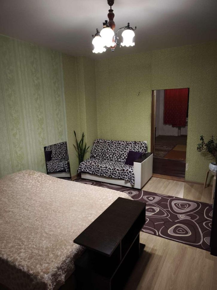 3-комн квартира Строителей улица, 28