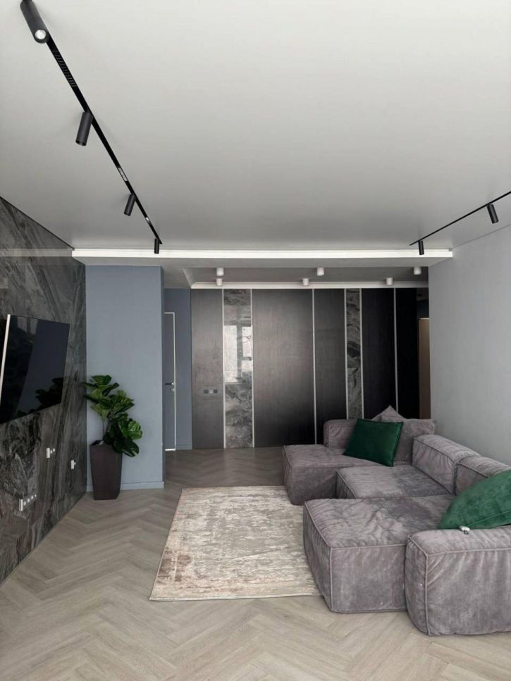 4-комн квартира Осетинская улица, 12