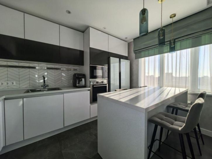 3-комн квартира Ново-Садовая улица, 106О