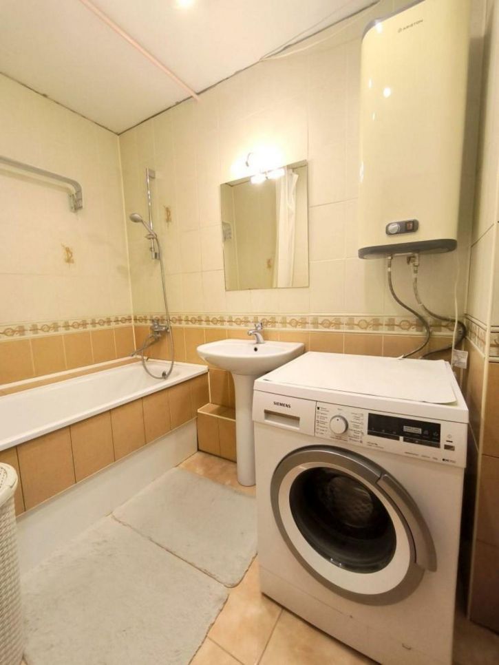 3-комн квартира Нагорная улица, 145