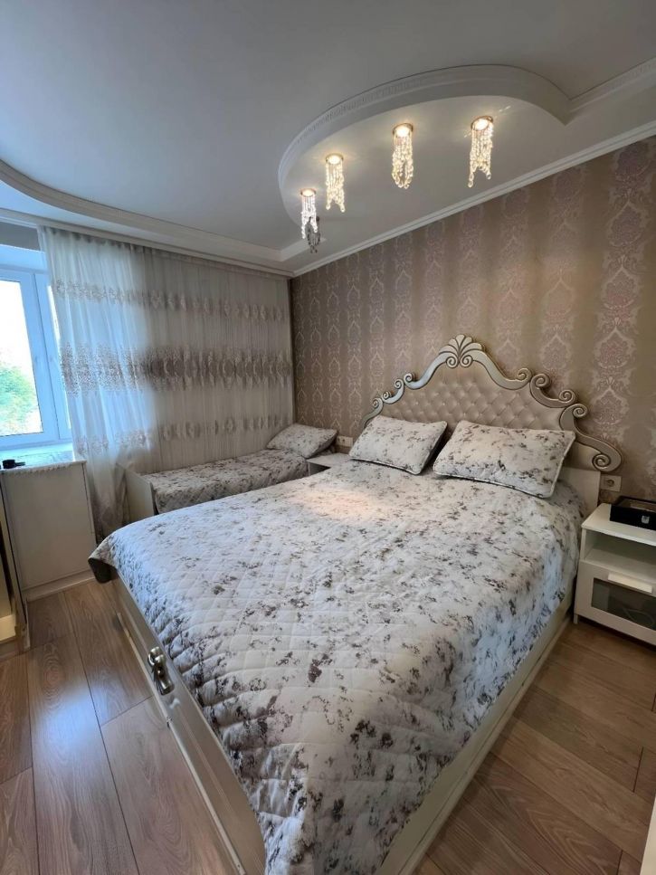 2-комн квартира Революционная улица, 75