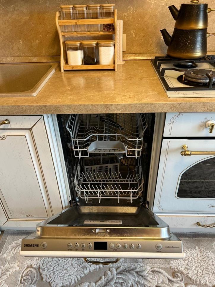 2-комн квартира Революционная улица, 75