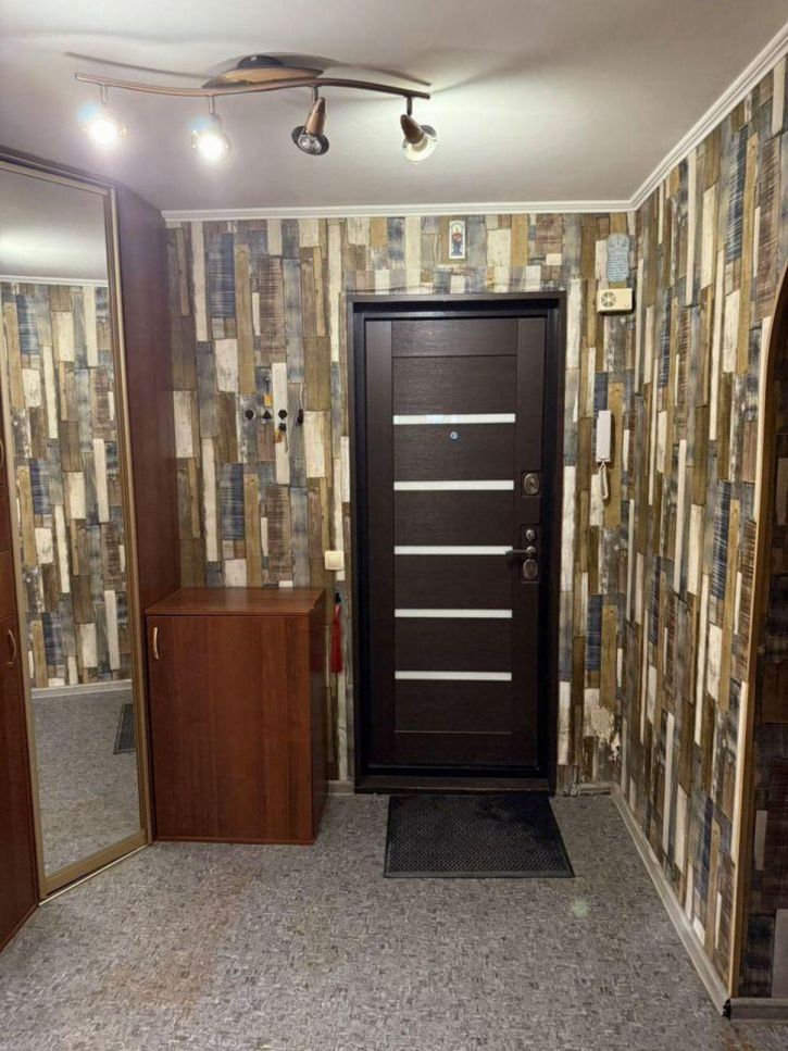 2-комн квартира Карбышева улица, 64