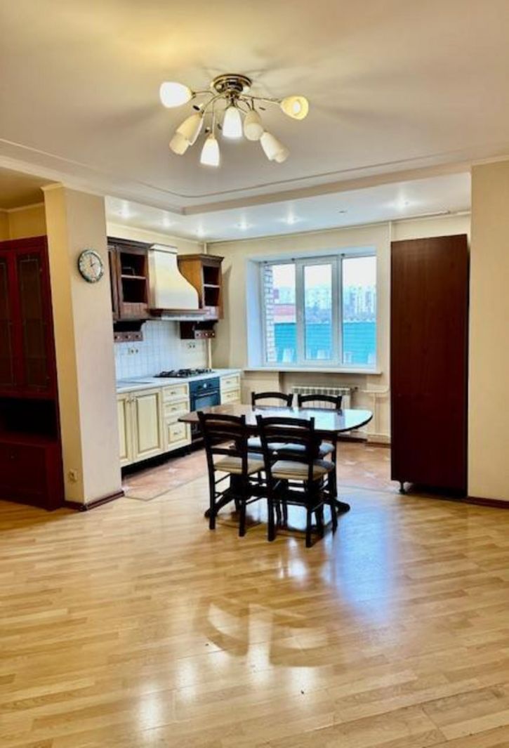 3-комн квартира Победы улица, 4Б